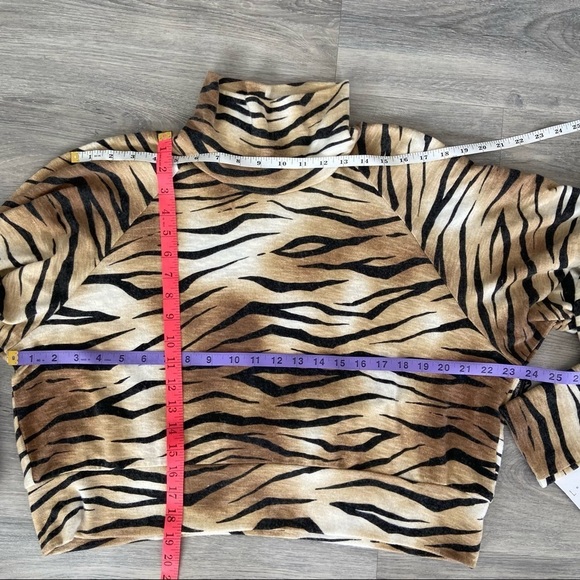 Leith Animal Print Pull over Crop Women Sweater - Picture 11 of 13